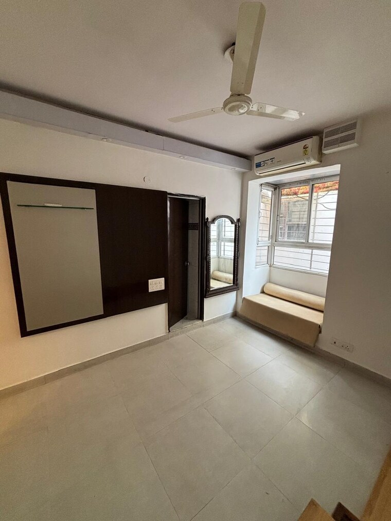 Room, pitampura 3 Bedroom 1000 Sq.Ft. Builder Floor In Pitampura Delhi 8449309