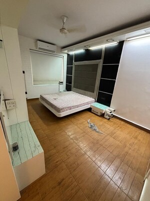 Master Bedroom in 6+ BHK Independent House at Shalimar Bagh – for Sale