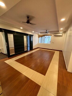 Kitchen in 6+ BHK Independent House at Shalimar Bagh – for Sale