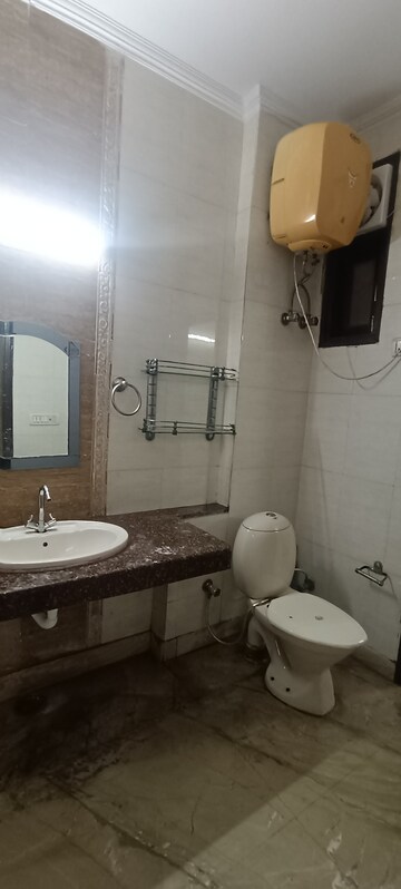Master Bedroom in 2.5 BHK Builder Floor at Kalkaji – for Rent