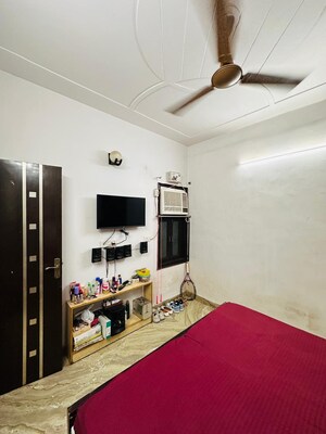 Room in 3 BHK Builder Floor at Rohini Sector 25 – for Sale