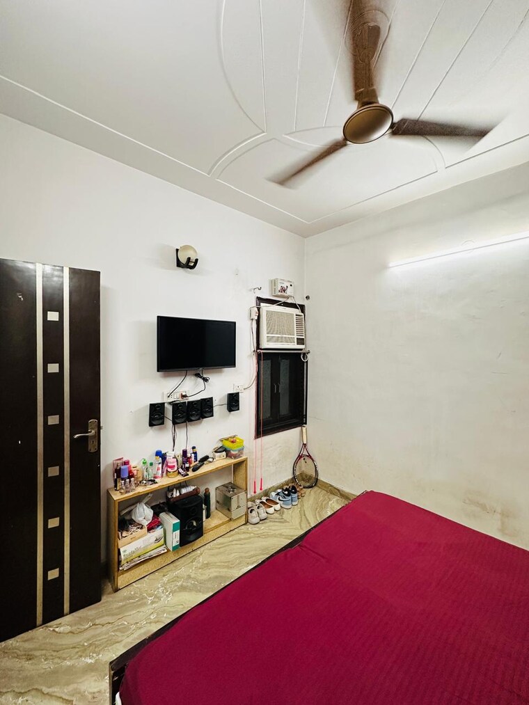 Room, rohini sector 25 3 Bedroom 900 Sq.Ft. Builder Floor In Rohini Sector 25 Delhi 8449397