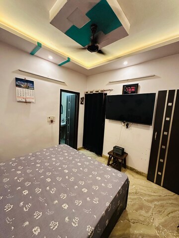 Room in 3 BHK Builder Floor at Rohini Sector 25 – for Sale