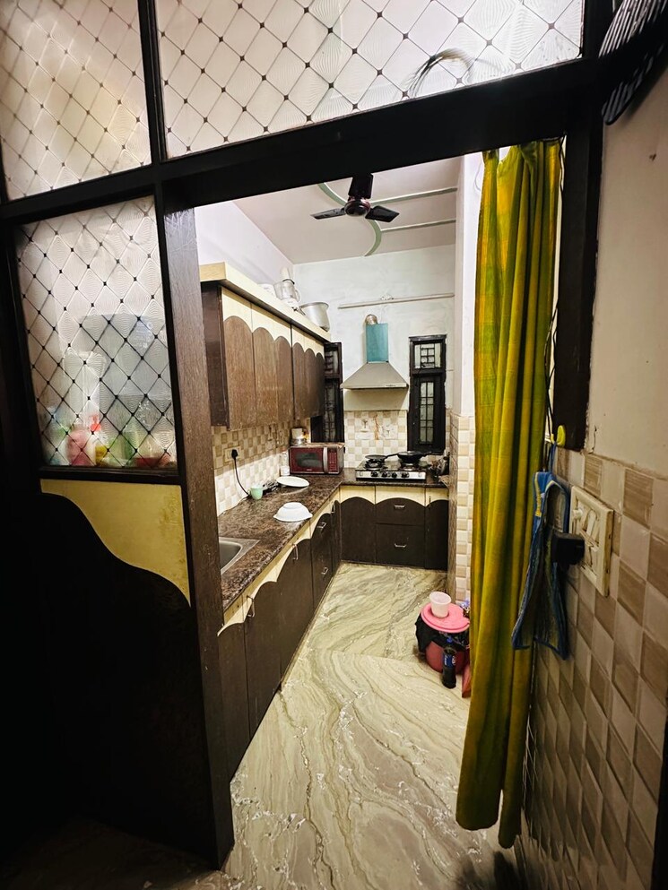 Kitchen, rohini sector 25 3 Bedroom 900 Sq.Ft. Builder Floor In Rohini Sector 25 Delhi 8449397