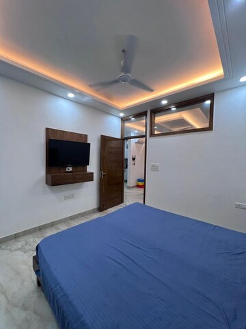 Room in 3 BHK Builder Floor at Chittaranjan Park – for Rent