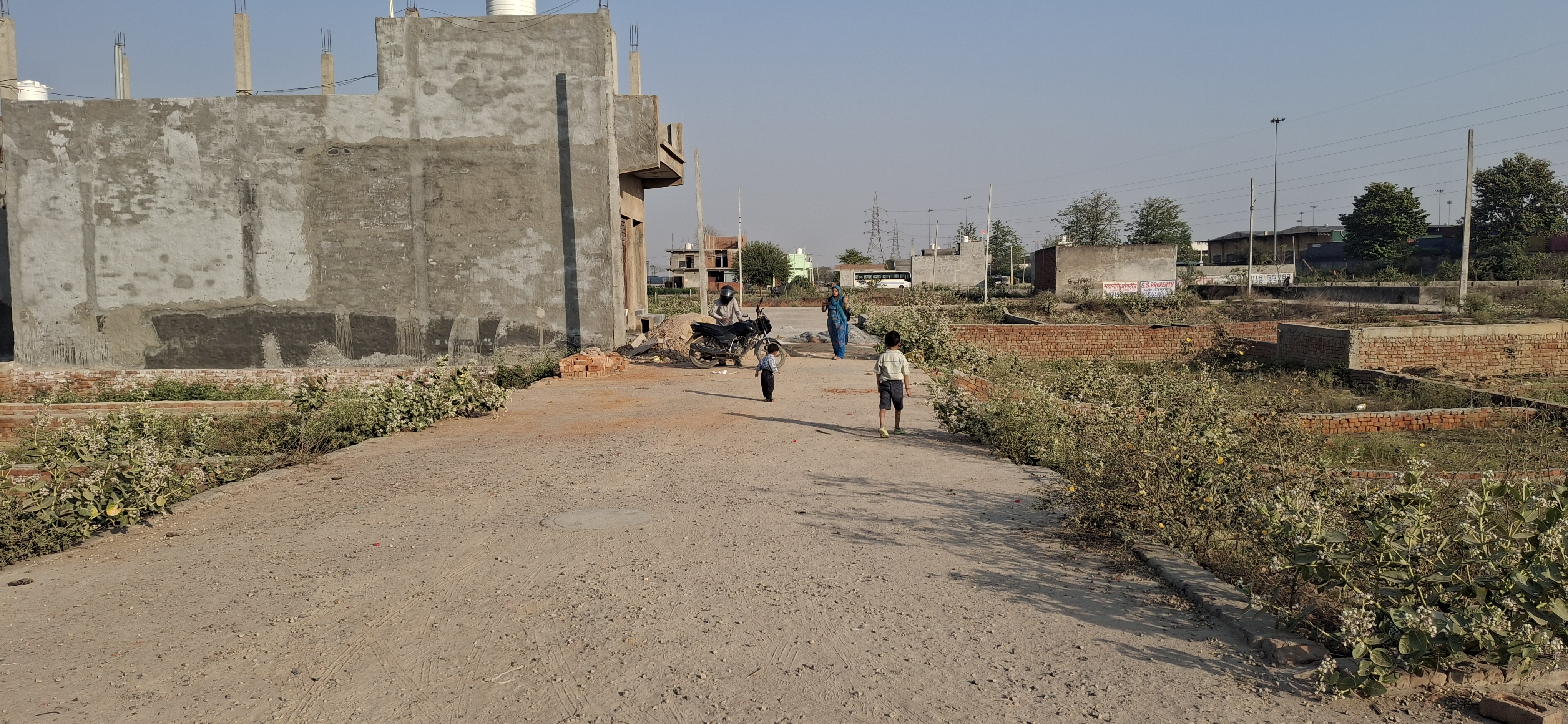 Plot For Sale in Mk.Propty