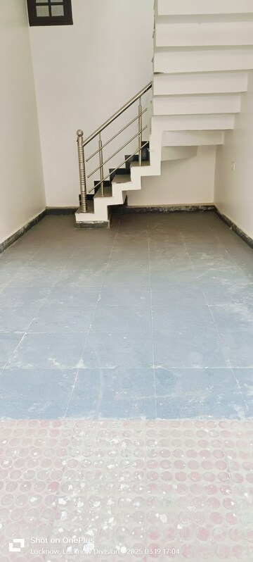 Room in 3 BHK Villa at Gomti Nagar – for Sale