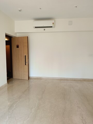 2 BHK Apartment For Rent in Lodha Vista, Lower Parel