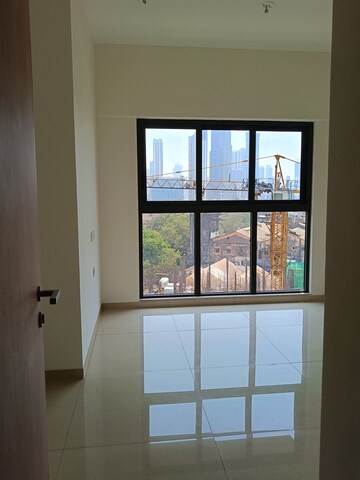 Room in 2 BHK Apartment at Lodha Vista, Lower Parel – for Rent