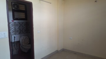 1 RK Builder Floor For Rent in Sector 10a