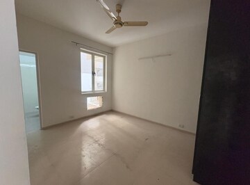 Room in 3 BHK Apartment at Ansal Sushant Estate, Sector 52 – for Rent