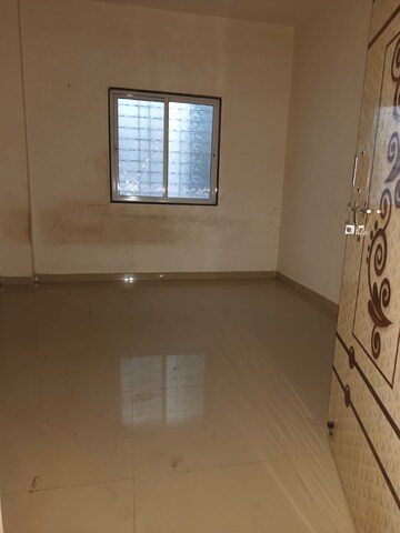 Room in 2 BHK Apartment at Tilekar Nagar – for Rent