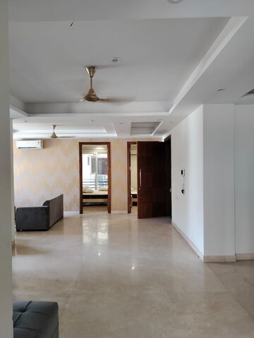 Room in 5 BHK Apartment at Pilot Court, Sector 28 – for Sale