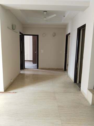 Room in 3 BHK Apartment at Mahagun Moderne, Sector 78 – for Rent