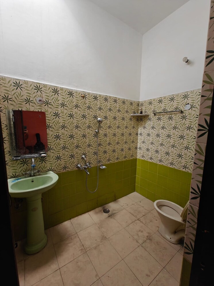 Bathroom, kishanpur 2 Bedroom 1700 Sq.Ft. Independent House In Kishanpur Dehradun 8449948