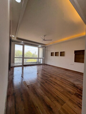 Room in 4 BHK Builder Floor at Sector 46 – for Rent
