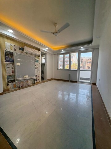 Room in 4 BHK Builder Floor at Sector 46 – for Rent