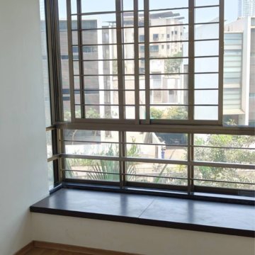 Balcony in 2.5 BHK Apartment at Oberoi Realty Woods, Goregaon East – for Rent