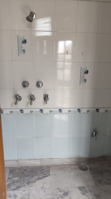 Bathroom in 3 BHK Builder Floor at Sector 21 – for Rent