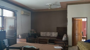 Living Room in 3 BHK Builder Floor at Sector 21 – for Rent