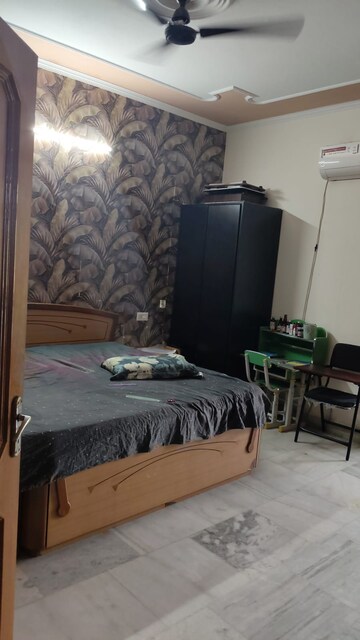 Bedroom in 3 BHK Builder Floor at Sector 21 – for Rent