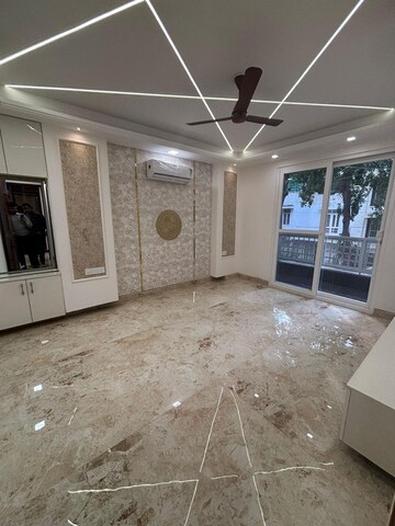 Parking in 3 BHK Builder Floor at SS Southend Floors, South City 2 – for Sale