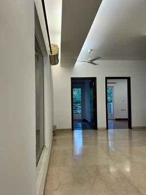 Room in 3 BHK Builder Floor at SS Southend Floors, South City 2 – for Sale