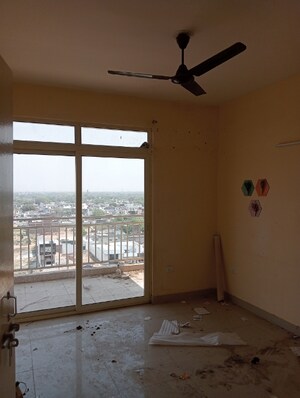 Room in 3 BHK Apartment at Conscient Habitat 78, Sector 78 – for Sale