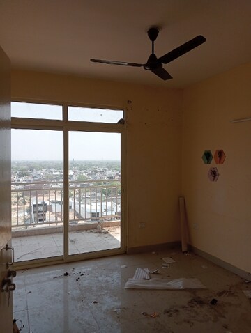 Room in 3 BHK Apartment at Conscient Habitat 78, Sector 78 – for Sale