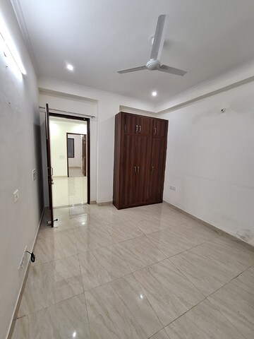Room in 2 BHK Builder Floor at Ansal API Esencia, Sector 67 – for Rent