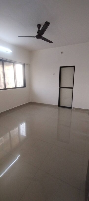 Room in 2 BHK Apartment at Goregaon West View CHS, Goregaon West – for Rent