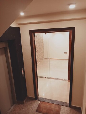 Room in 2 BHK Builder Floor at Sector 43 – for Rent