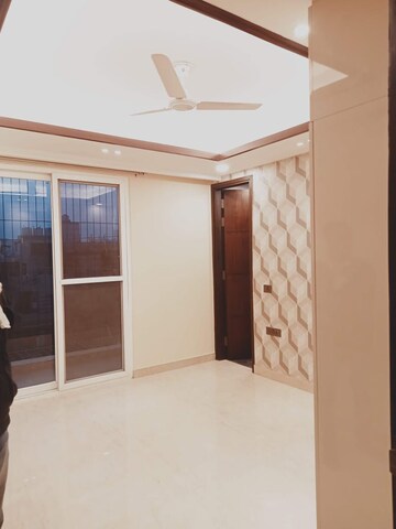 Room in 2 BHK Builder Floor at Sector 43 – for Rent