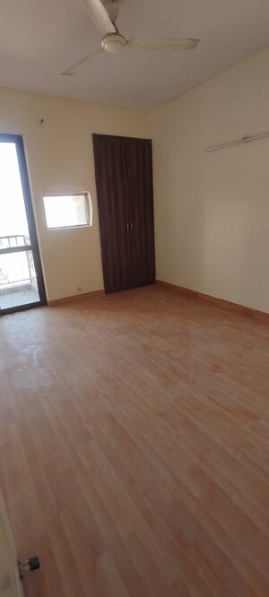 Furnished Amenities in 3 BHK Apartment at Umang Summer Palms, Sector 86 – for Sale
