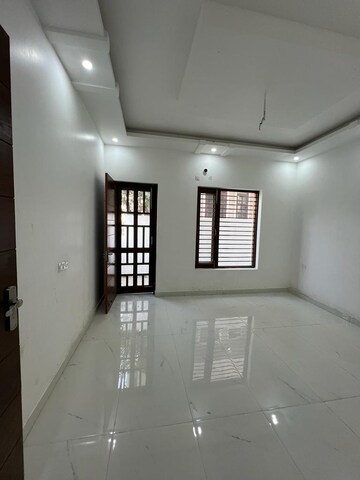 Room in 4 BHK Independent House at Sahastradhara Road – for Sale