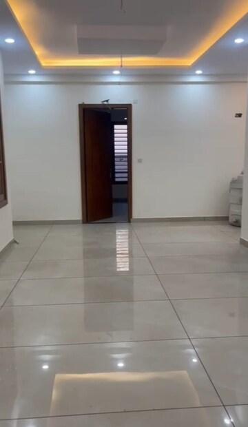Room in 4 BHK Independent House at Sahastradhara Road – for Sale