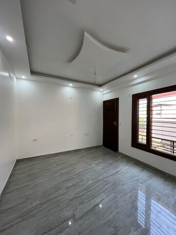 Room in 4 BHK Independent House at Sahastradhara Road – for Sale