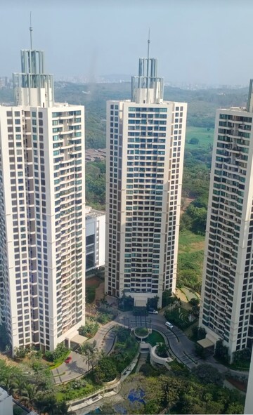 2.5 BHK Apartment For Rent in Oberoi Realty Woods, Goregaon East
