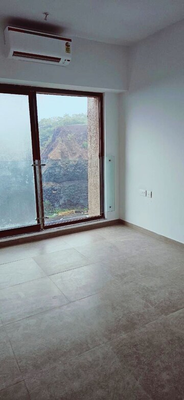Room in 2 BHK Apartment at Kanakia Silicon Valley, Powai – for Rent
