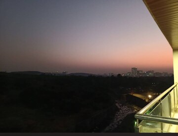 Furnished Amenities in 1 BHK Apartment at Conwood Astoria, Goregaon East – for Rent
