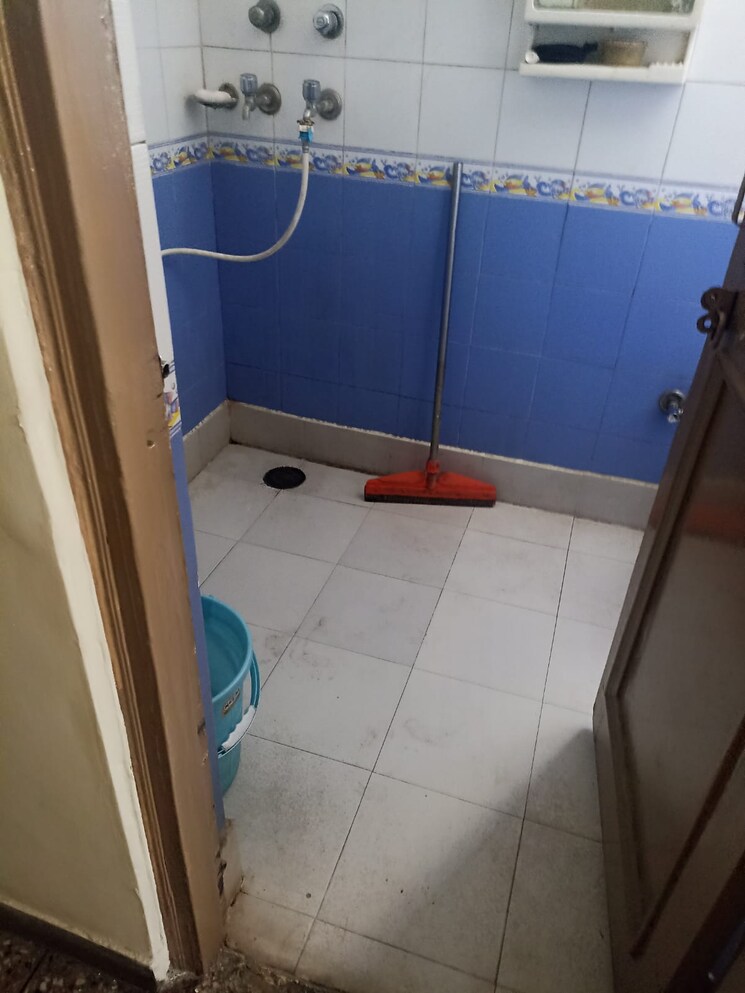 Bathroom, rohini sector 13 2 Bedroom 900 Sq.Ft. Apartment In Rohini Sector 13 Delhi 8449042