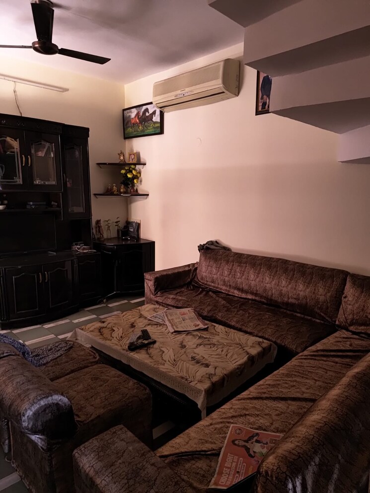 Living Room, rohini sector 13 2 Bedroom 900 Sq.Ft. Apartment In Rohini Sector 13 Delhi 8449042