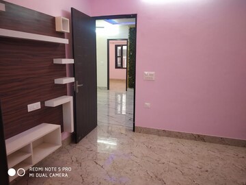 Room in 3 BHK Builder Floor at Gms Road – for Rent