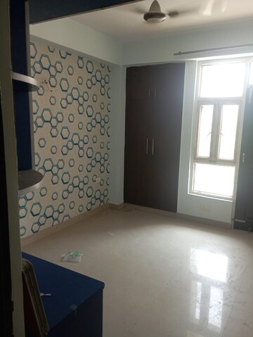 Room in 3 BHK Apartment at Supertech Cape Town, Sector 74 – for Rent