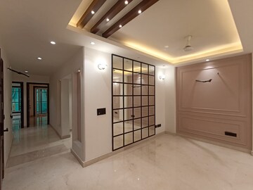 Room in 3 BHK Builder Floor at Dlf Phase ii – for Rent