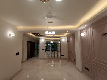 Building Lobby in 3 BHK Builder Floor at Dlf Phase ii – for Rent