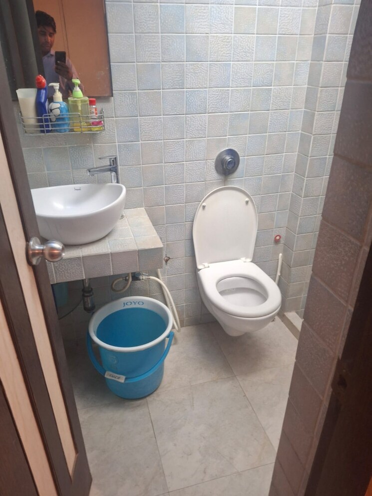 Bathroom, vile-parle-mahaveer 2 Bedroom 750 Sq.Ft. Apartment In Vile Parle West Mumbai 8450642