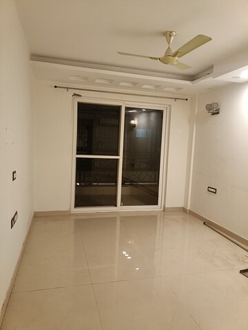 Room in 4 BHK Builder Floor at Aradhya Homes, Sector 67a – for Rent
