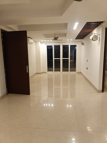 Room in 4 BHK Builder Floor at Aradhya Homes, Sector 67a – for Rent