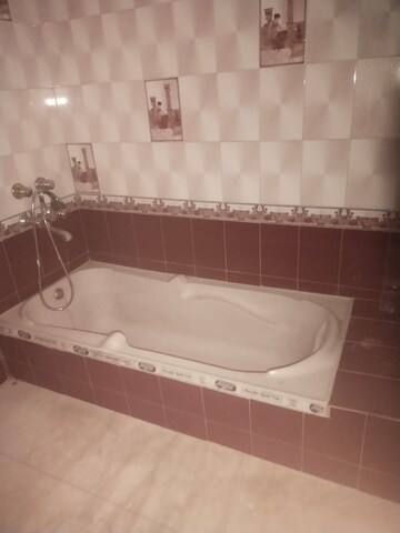 Bathroom in 3 BHK Villa at Gomti Nagar – for Rent